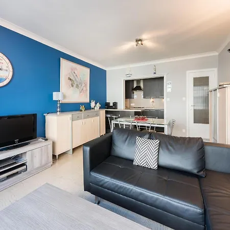 Near The Sea With Modern Comfort, Cleaning Included Apartment